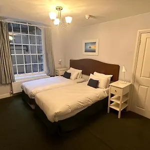 4* Bed and breakfast House